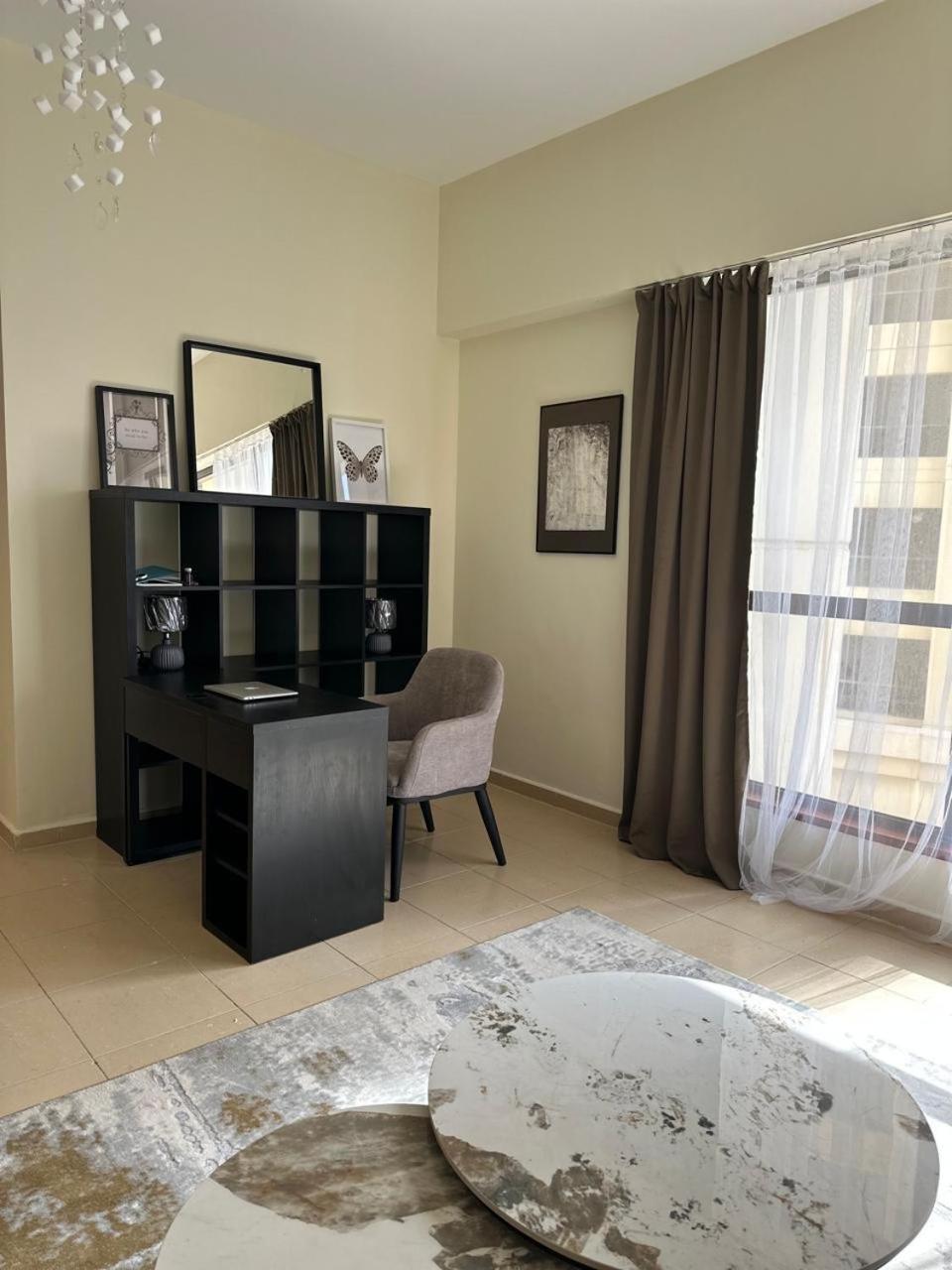 Ora Place Dubaiホステル エクステリア 写真